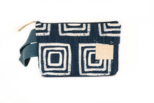 Load image into Gallery viewer, Blue Box Wristlet
