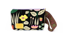 Load image into Gallery viewer, Spring Flowers Lavender Zipper Wristlet